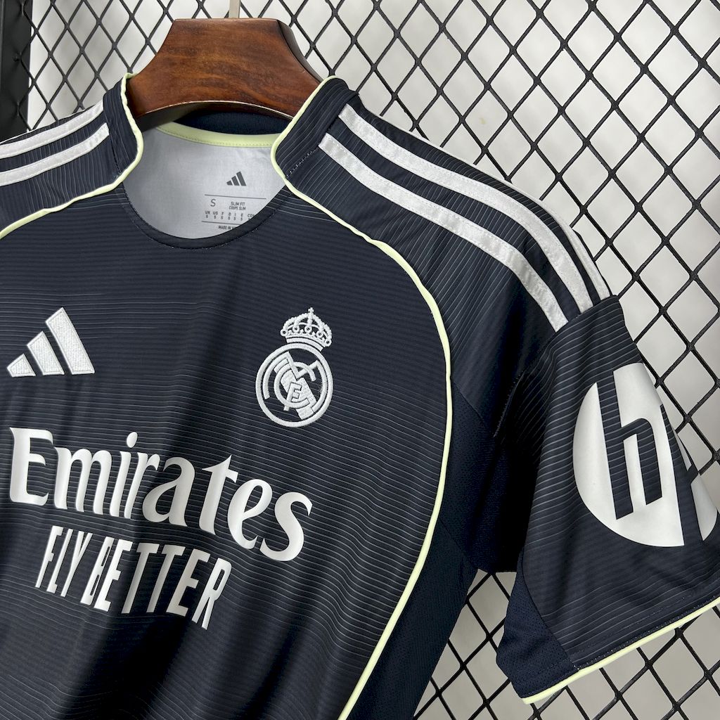Camiseta visitante del Real Madrid 2025/26