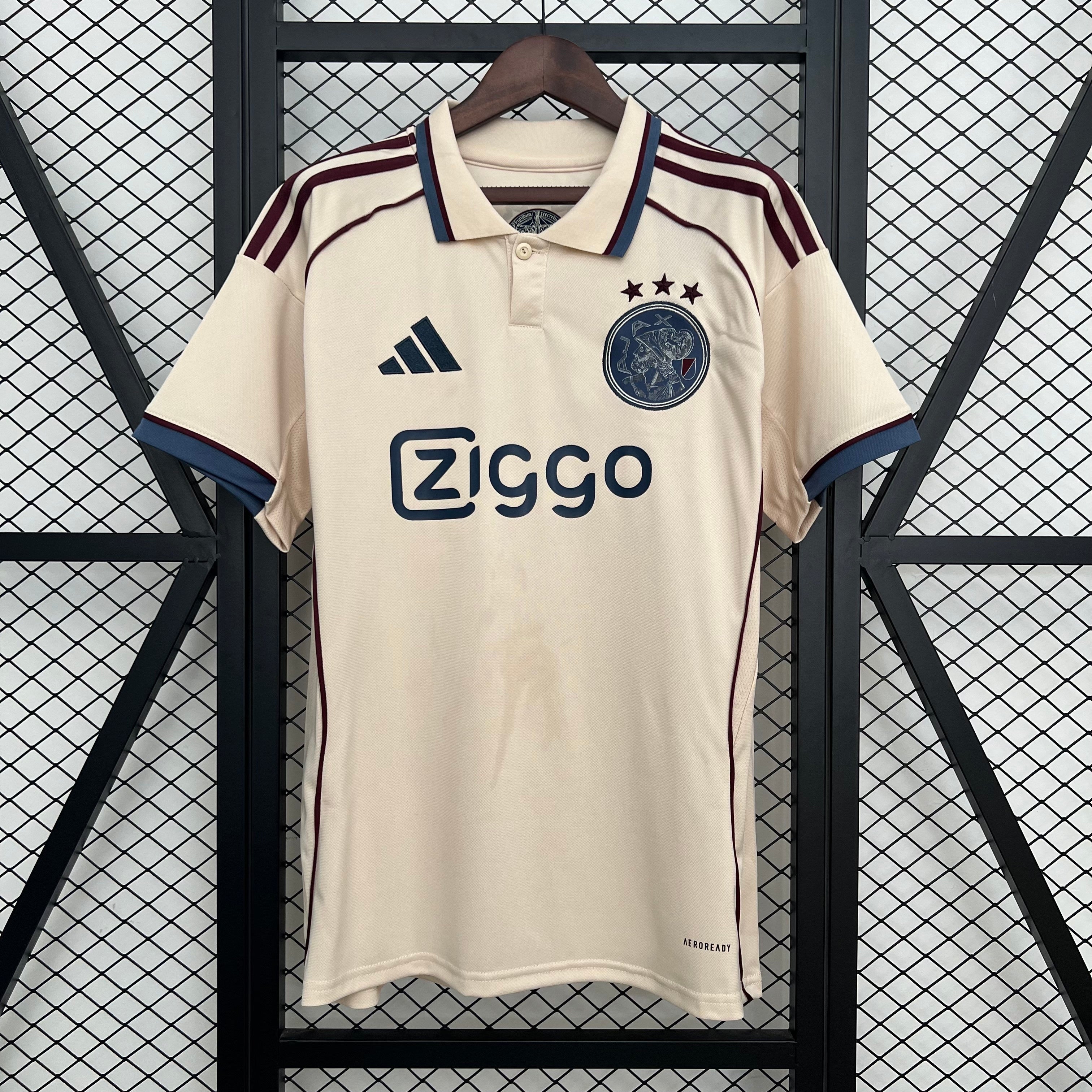 Tercera equipación del Ajax para la temporada 2025/26