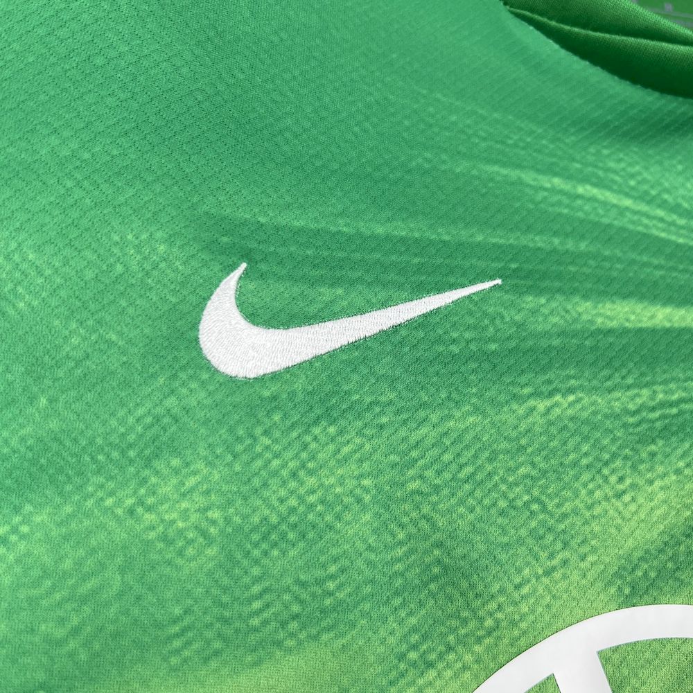 Camiseta local del Wolfsburg 2025/26