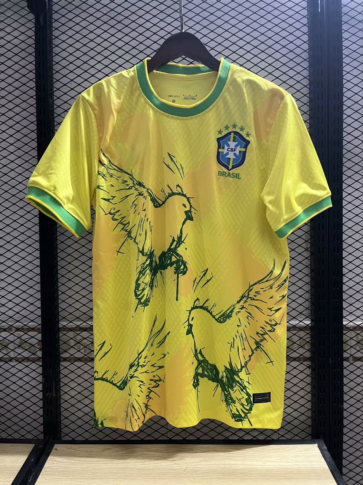 Camiseta amarilla especial de Brasil 24/25