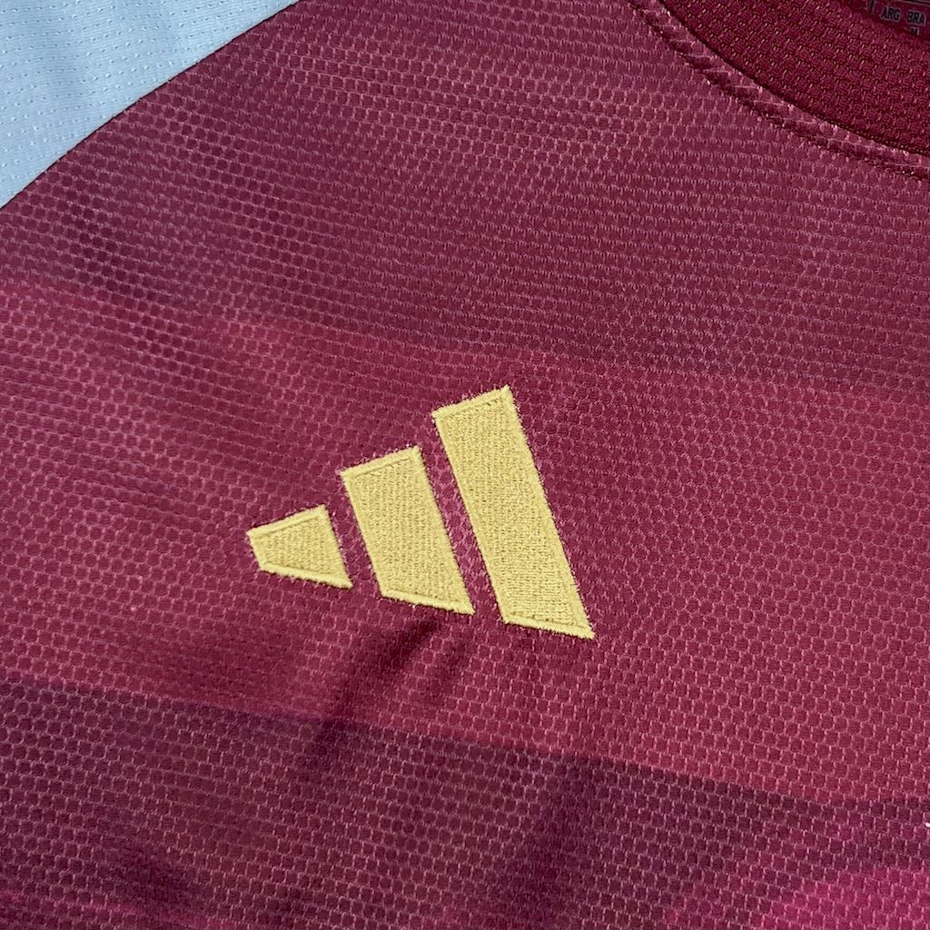 Camiseta local del Aston Villa 2025/26
