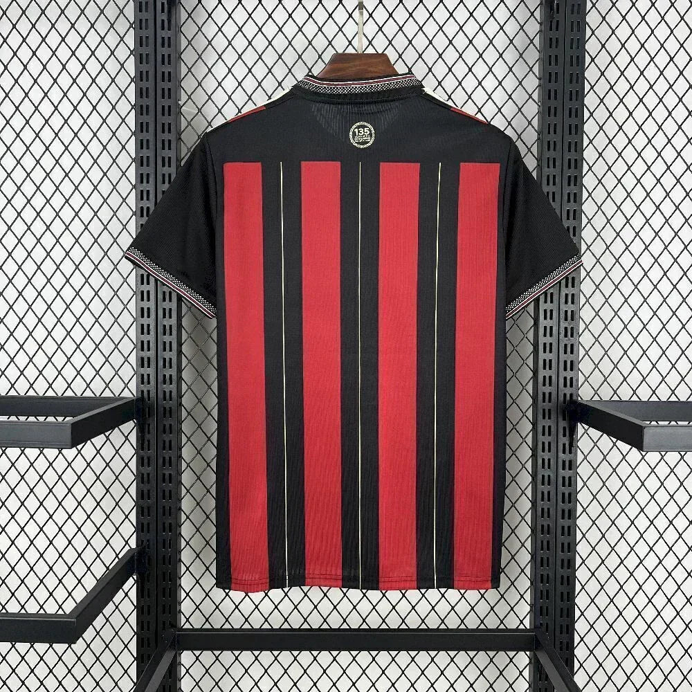 Camiseta local de los Bohemians 2025/26