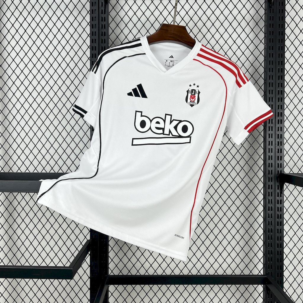 Camiseta local del Besiktas 2025/26