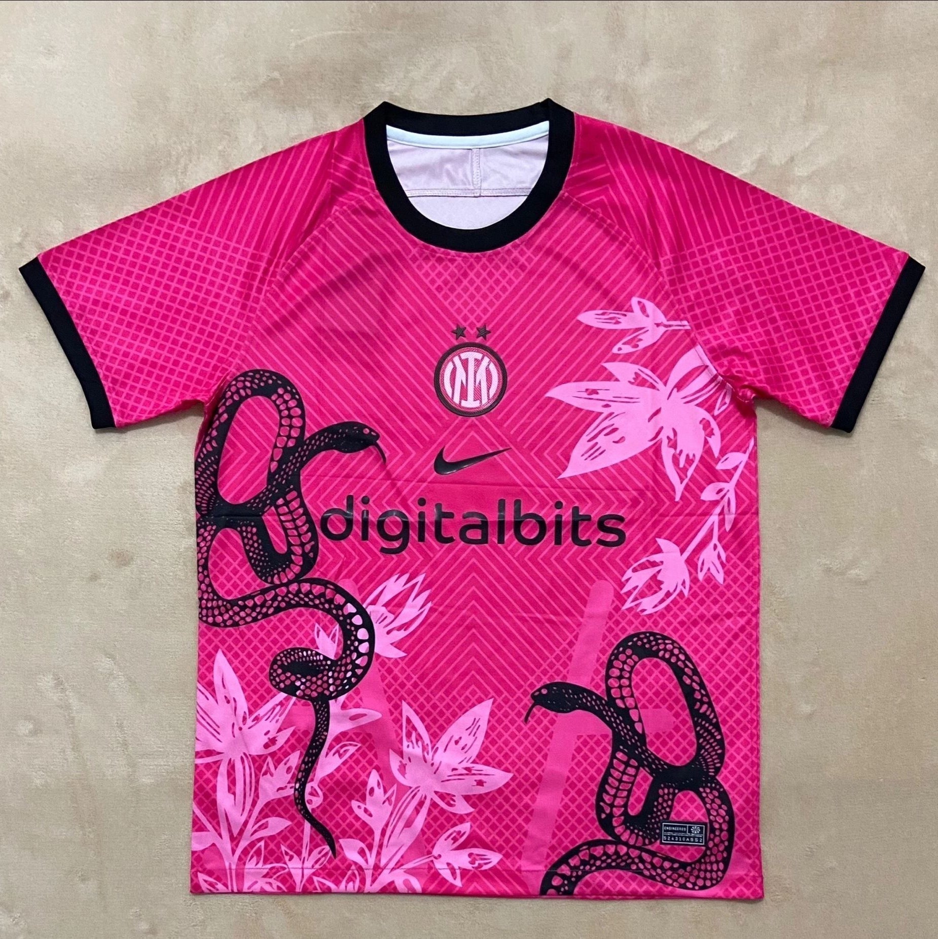 Camiseta especial rosa con estampado de serpiente del Inter de Milán 24/25