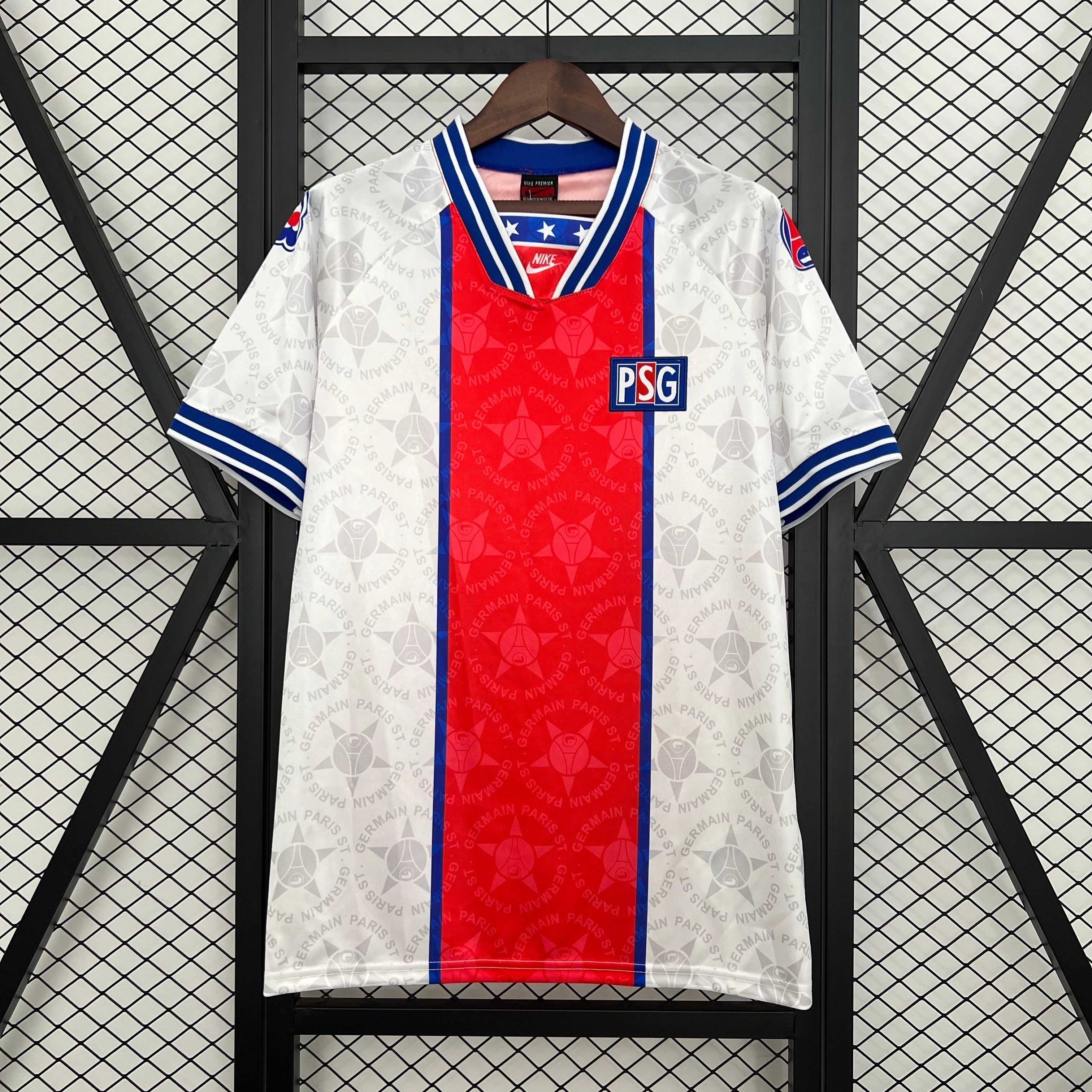 Camiseta retro de visitante del Paris Saint-Germain 1994/95
