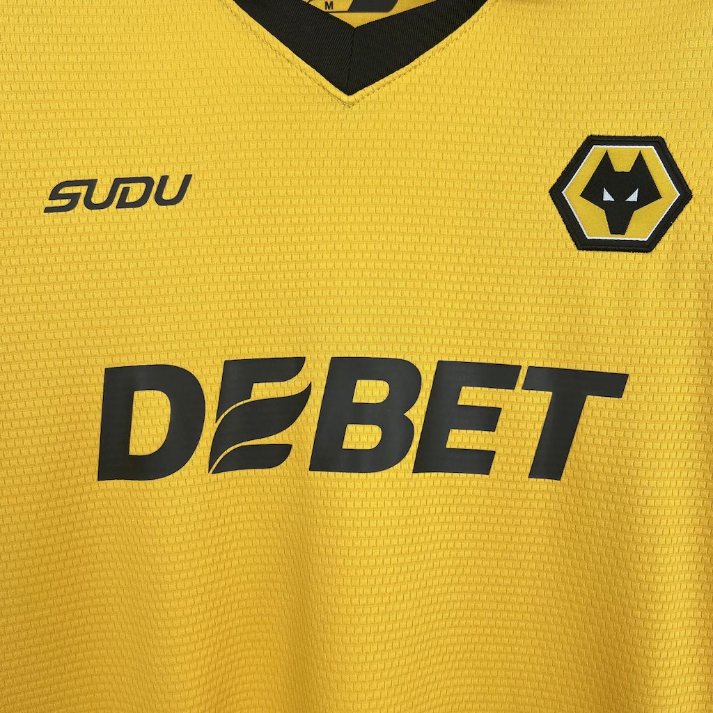 Camiseta local de los Wolves 2025/26