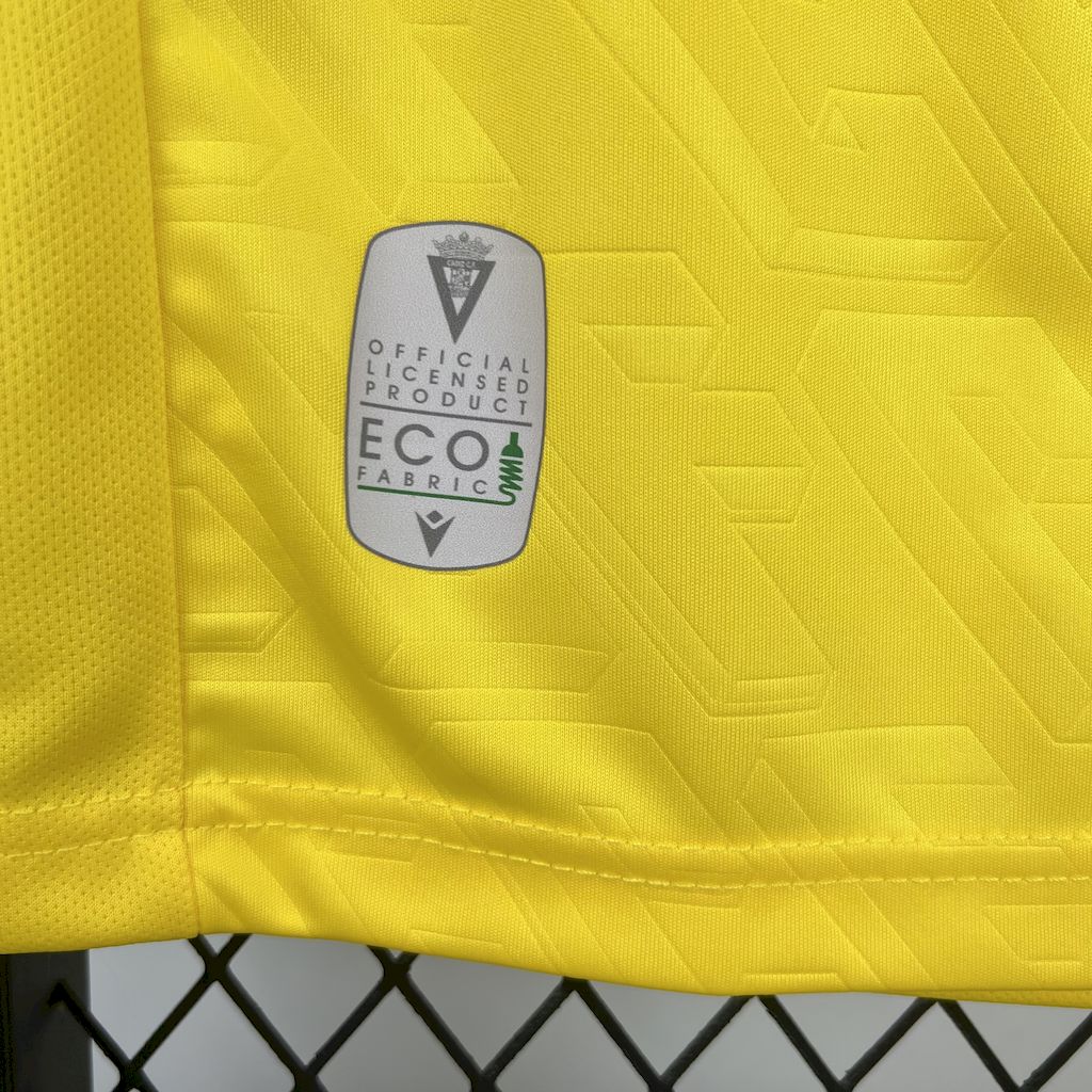 Camiseta local del Cádiz 2025/26