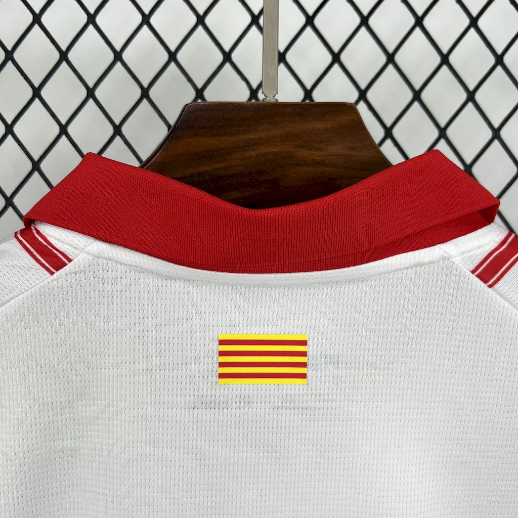 Camiseta local del Girona 2025/26