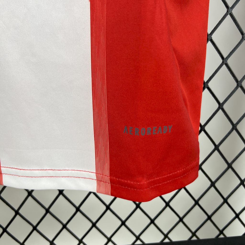 Camiseta local del Bayern de Múnich 2025/26