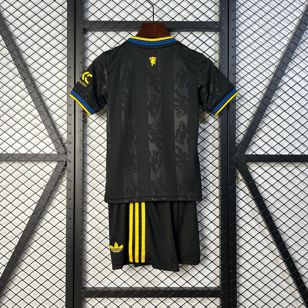 Conjunto infantil de la tercera equipación del Manchester United 25/26