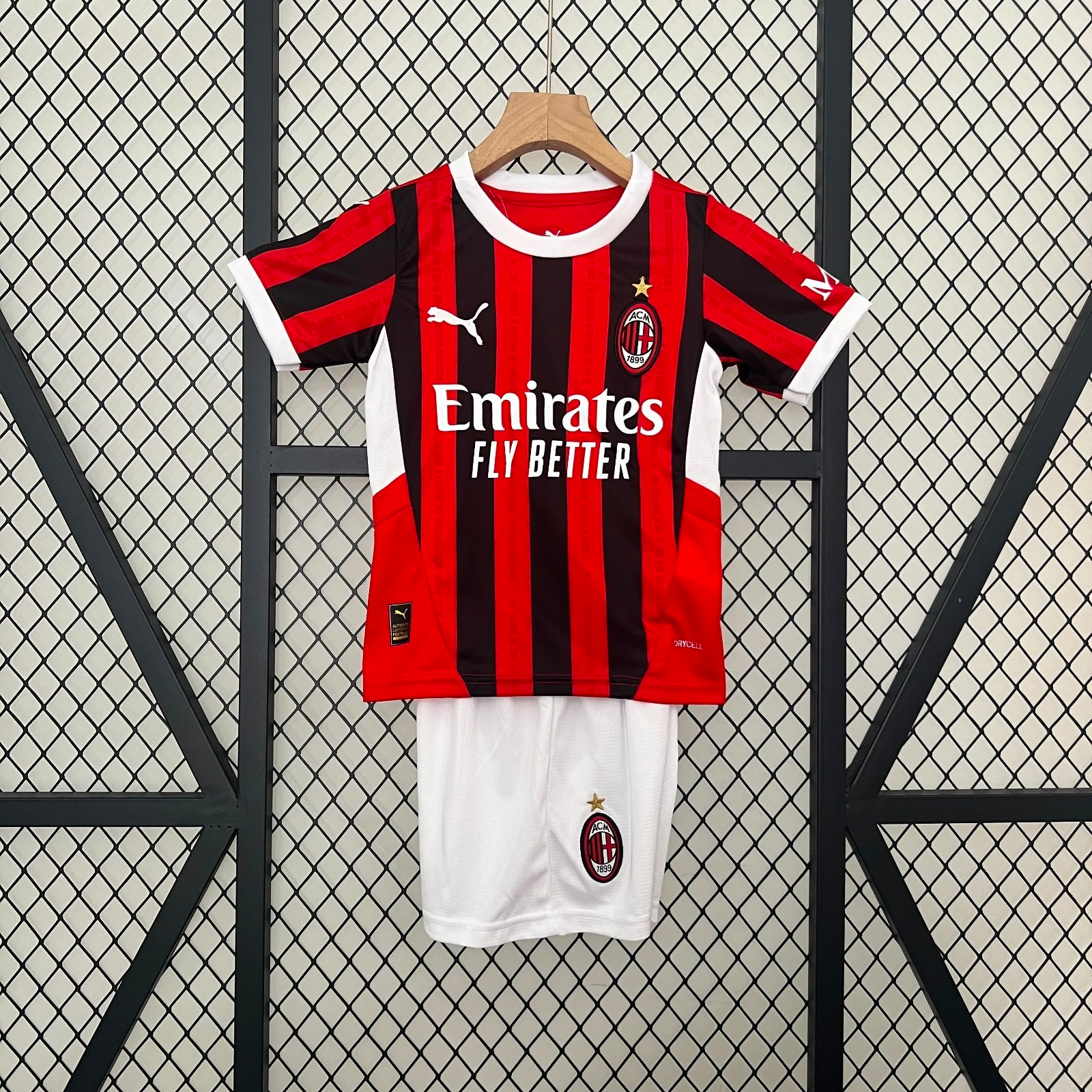 Conjunto infantil del AC Milan 24/25