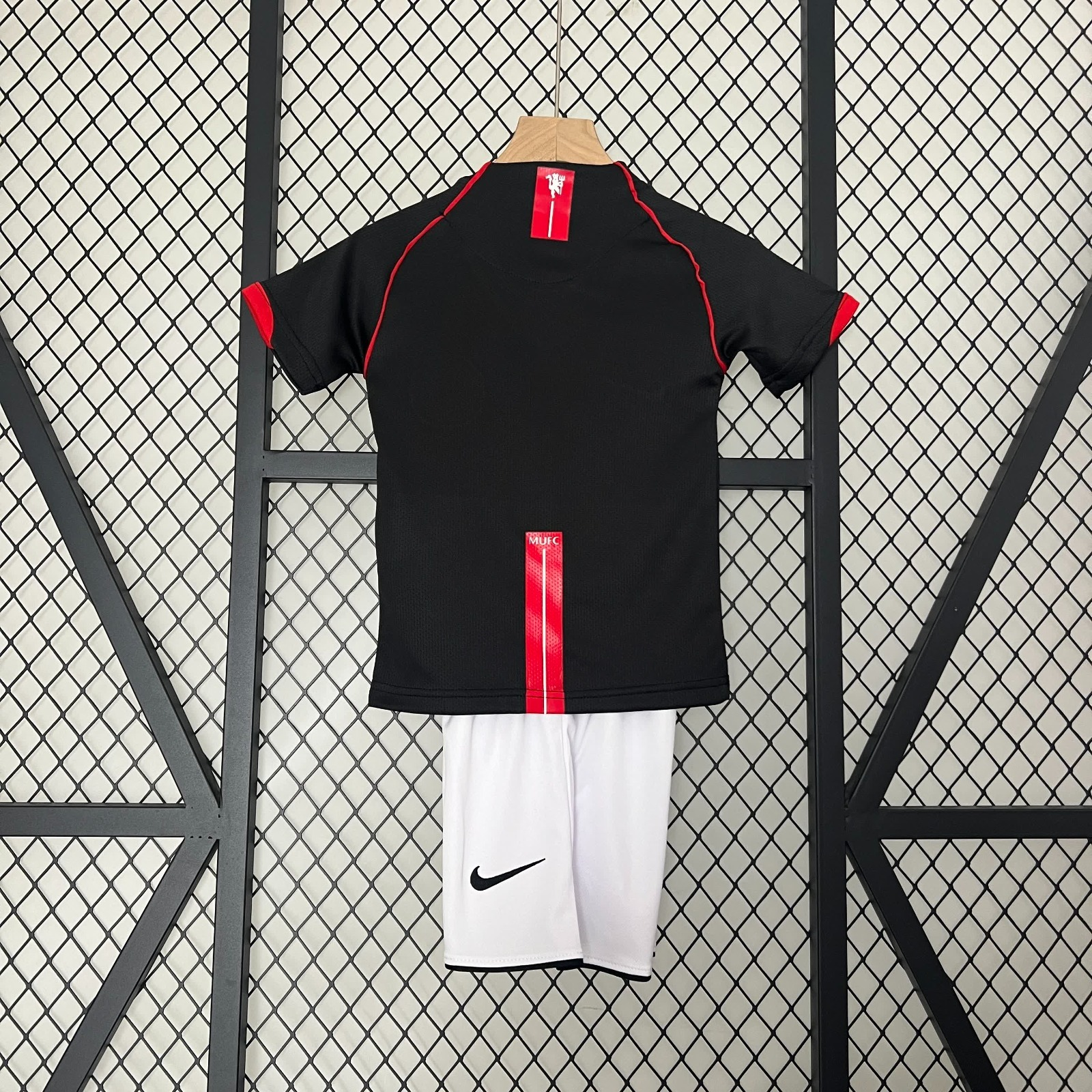 Equipación infantil del Manchester United 24/25