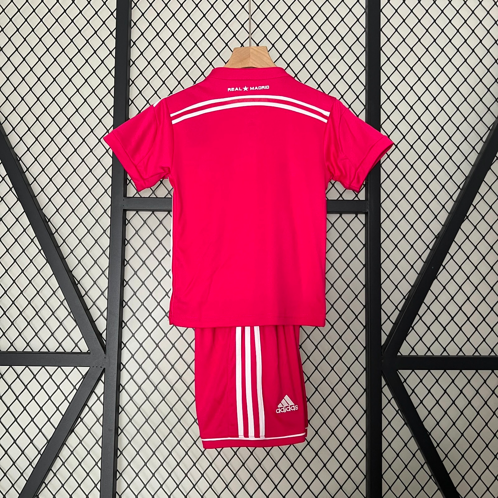 Conjunto infantil del Real Madrid 24/25