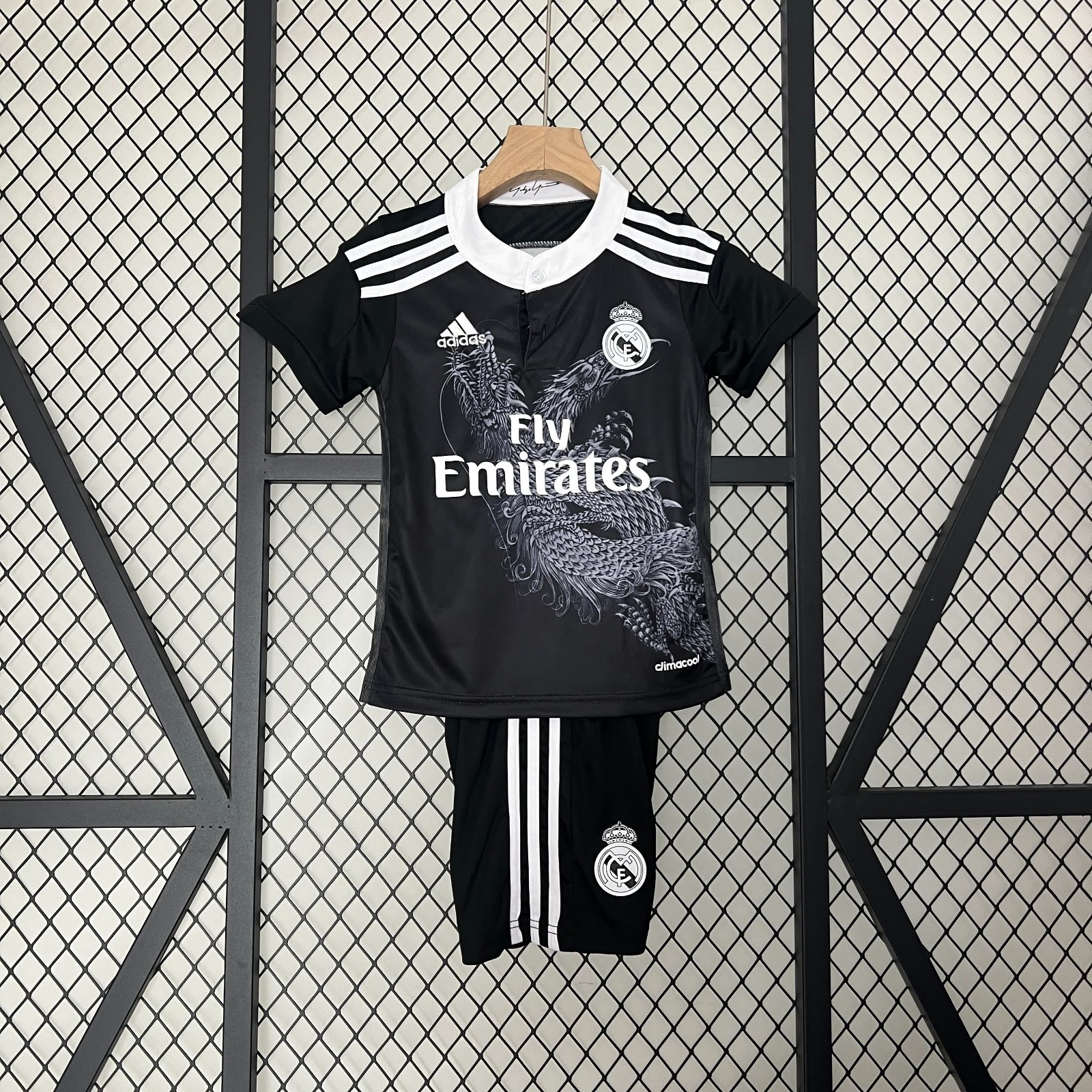 Conjunto infantil del Real Madrid 24/25