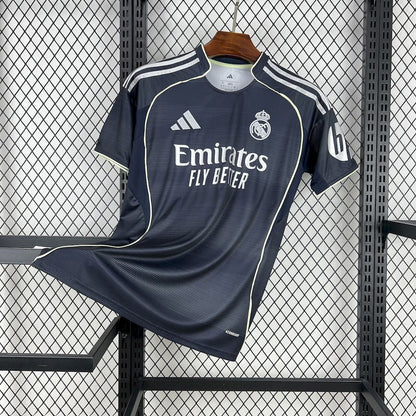 Camiseta visitante del Real Madrid 2025/26