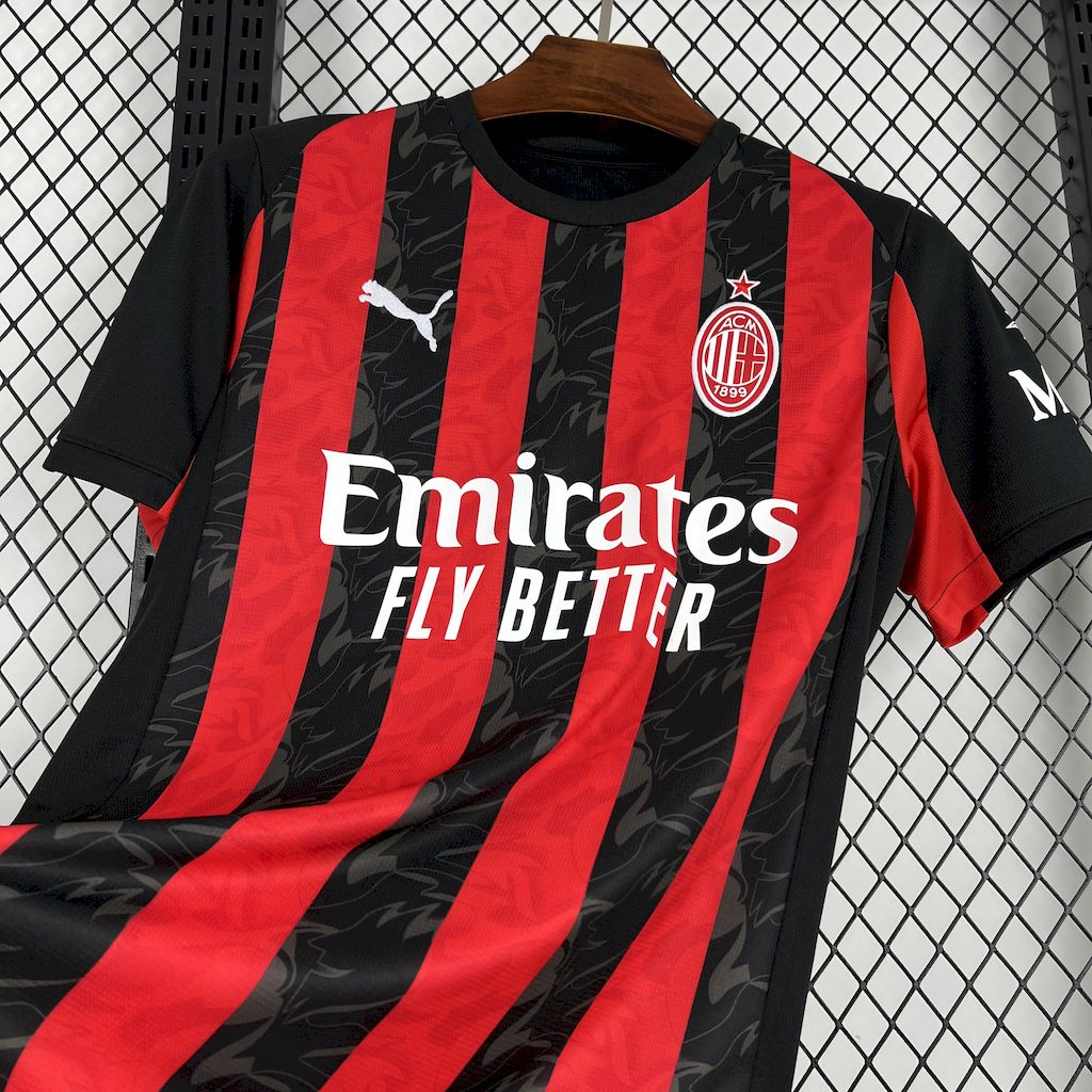 Camiseta local del AC Milan 2025/26