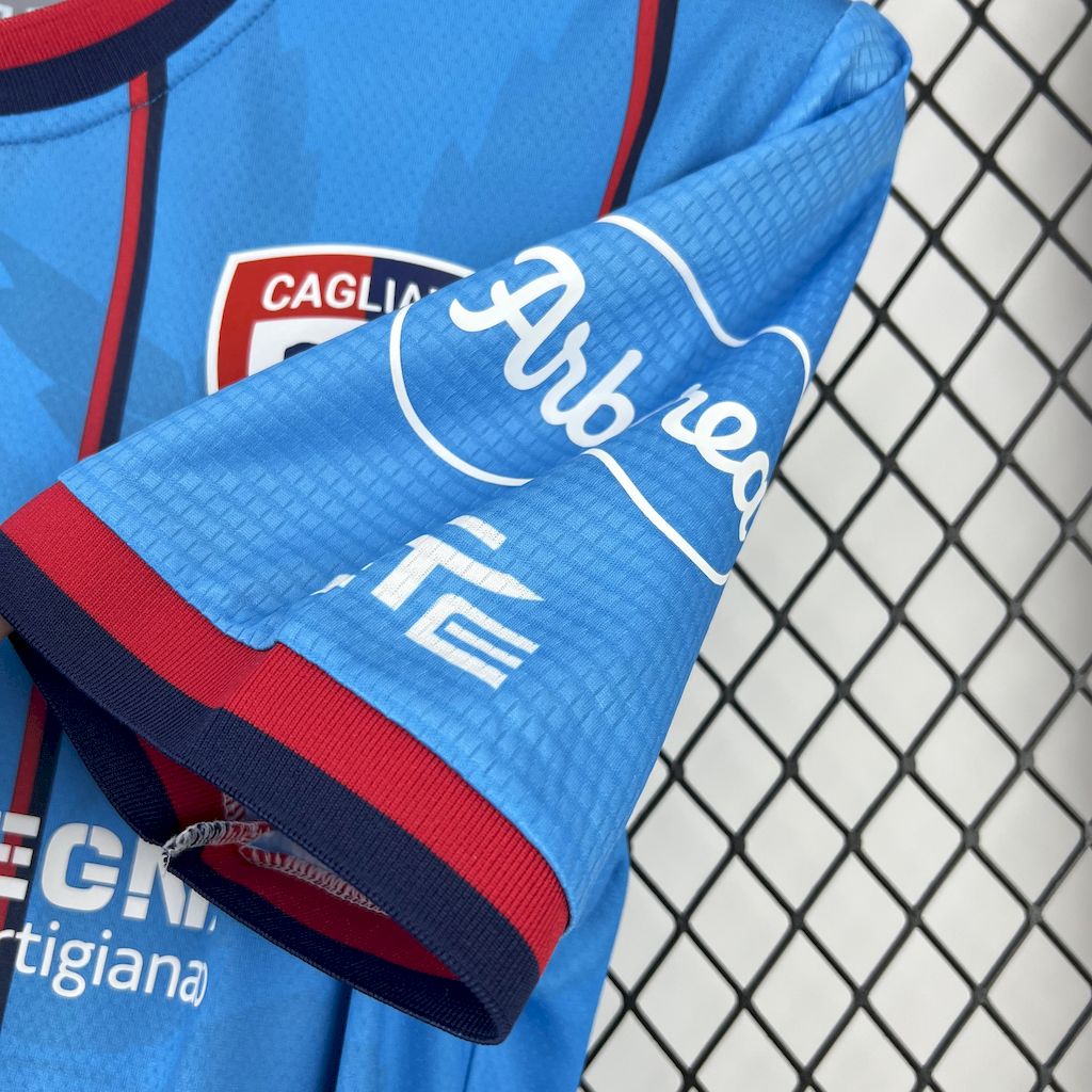 Tercera equipación del Cagliari 2025/26