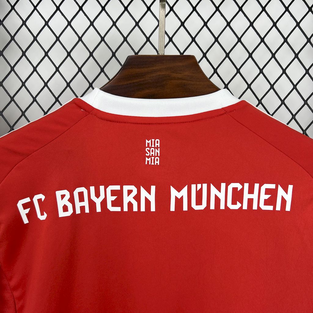 Camiseta local del Bayern de Múnich 2025/26