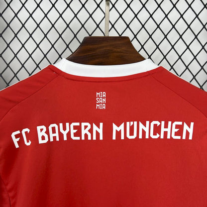 Camiseta local del Bayern de Múnich 2025/26