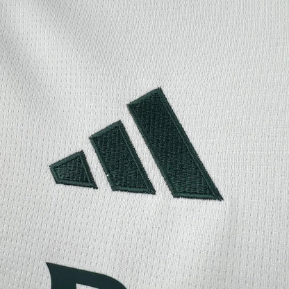 Equipación local del Real Madrid 2026/2027