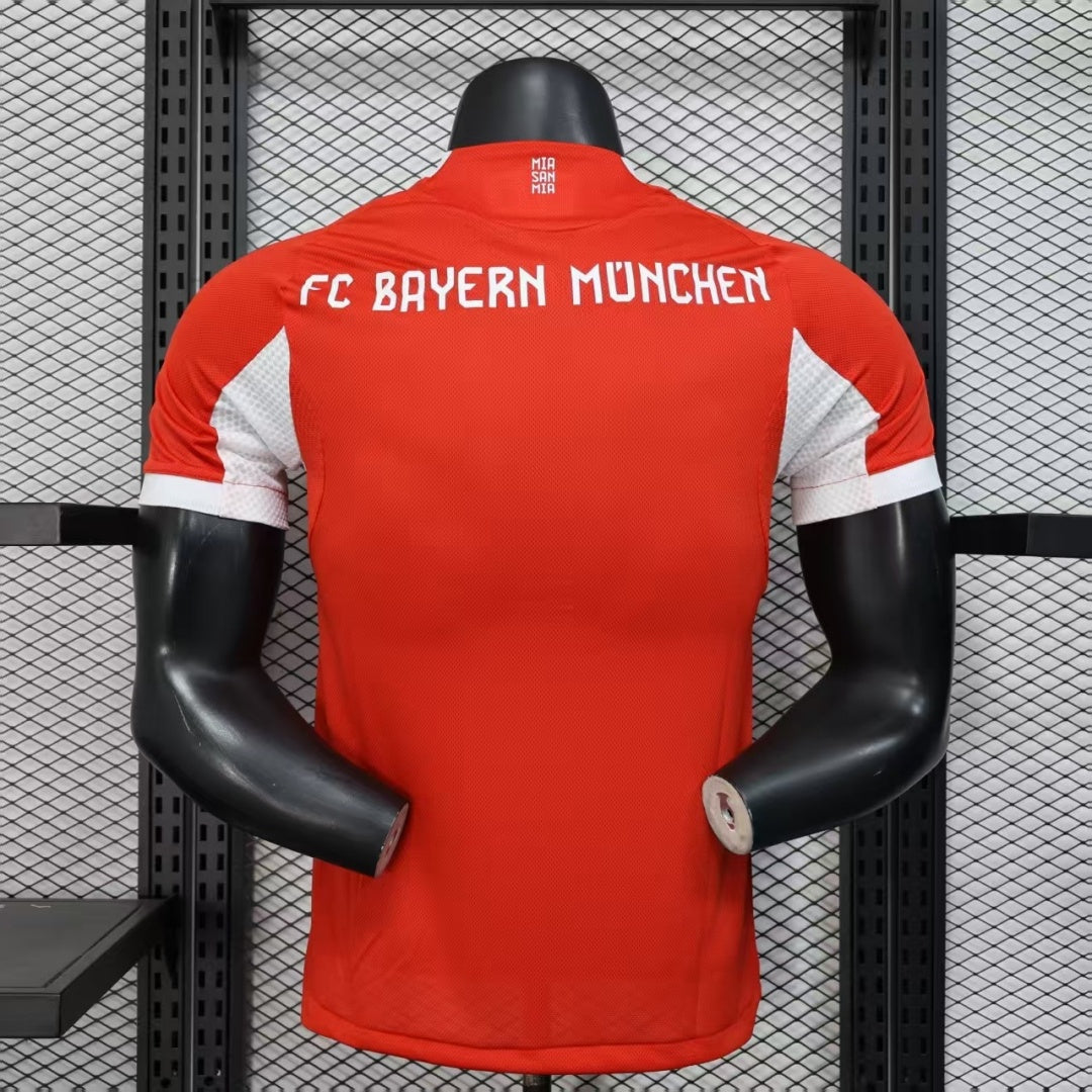 Equipación local del Bayern de Múnich (25/26)