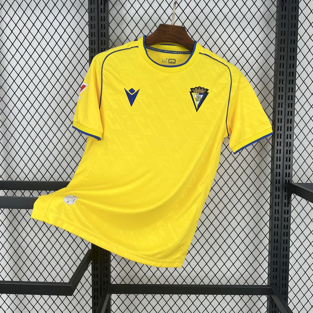 Camiseta local del Cádiz 2025/26