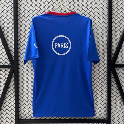 Camiseta especial azul y roja del PSG 25/26