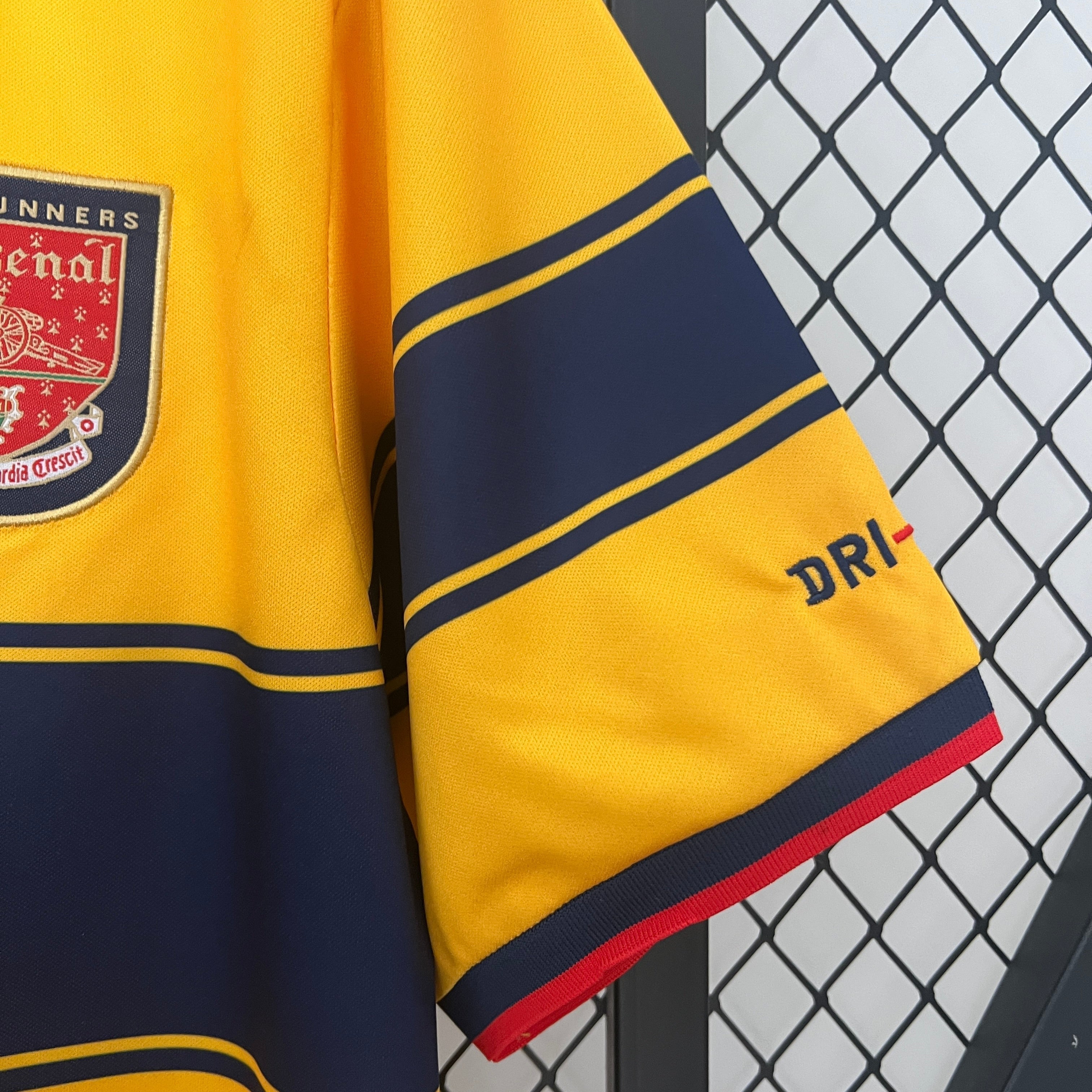 Camiseta retro de visitante del Arsenal de 1997
