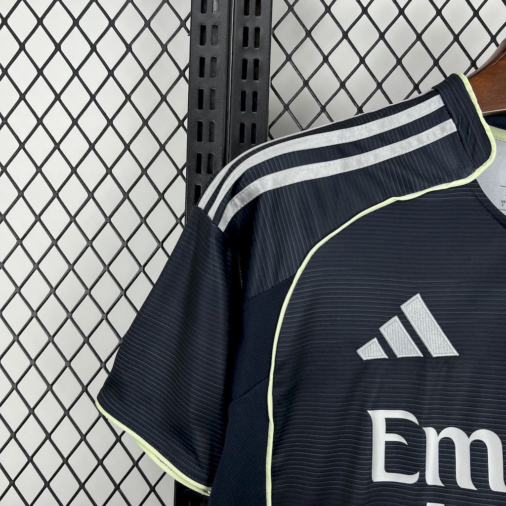 Camiseta visitante del Real Madrid 2025/26