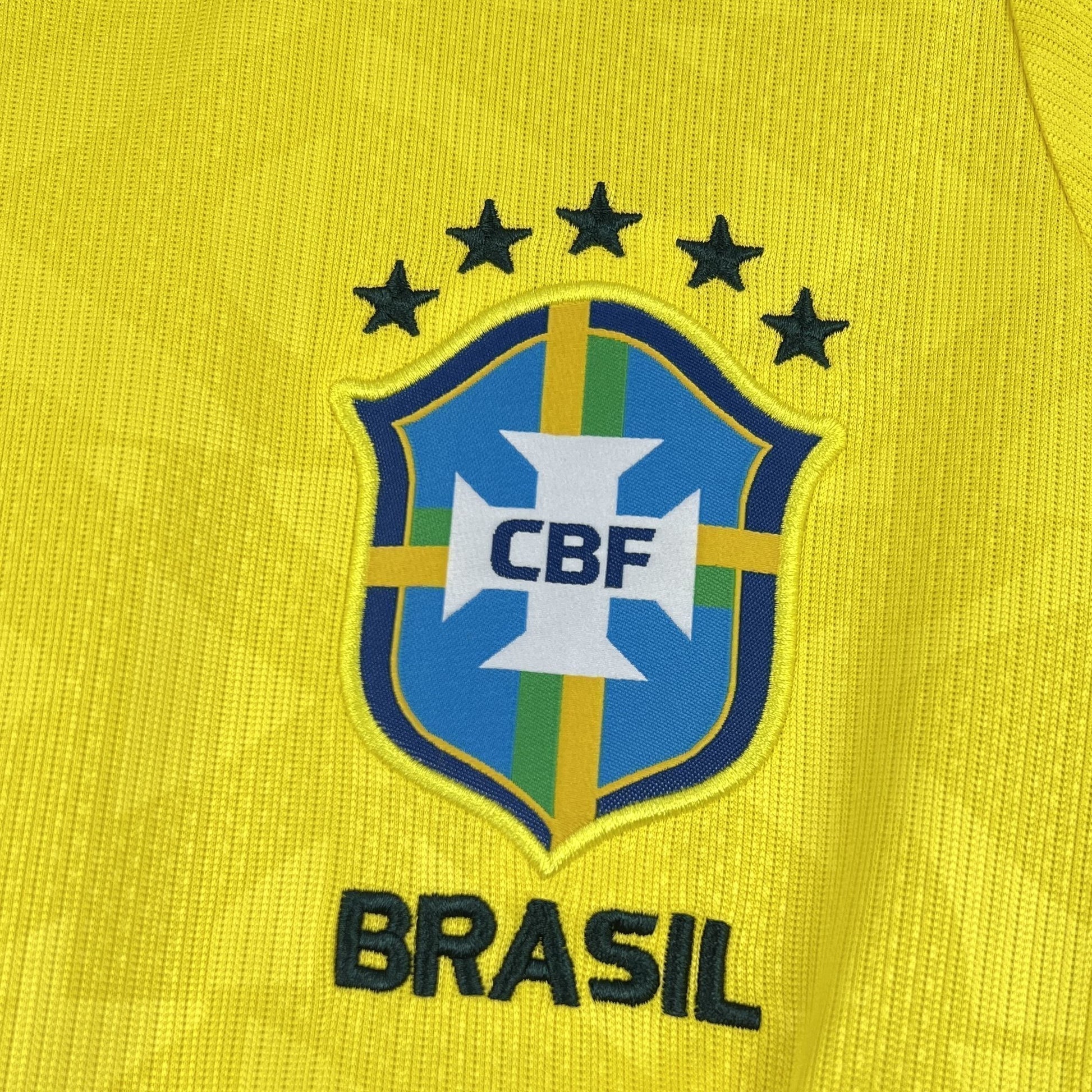 Equipación local de Brasil para el Mundial 2026
