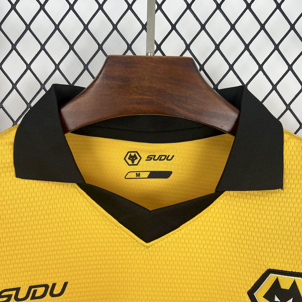 Camiseta local de los Wolves 2025/26