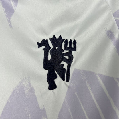 Camiseta de visitante del Manchester United 2025/26