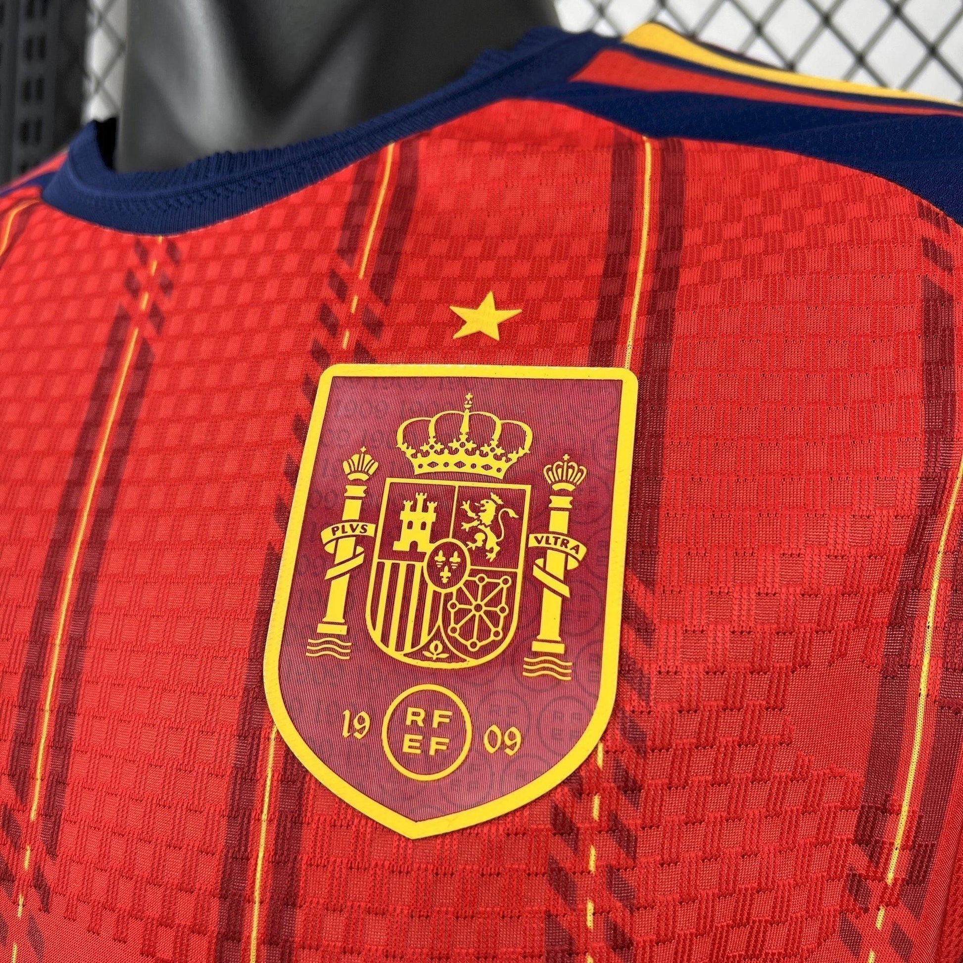 Equipación local de España para el Mundial 2026