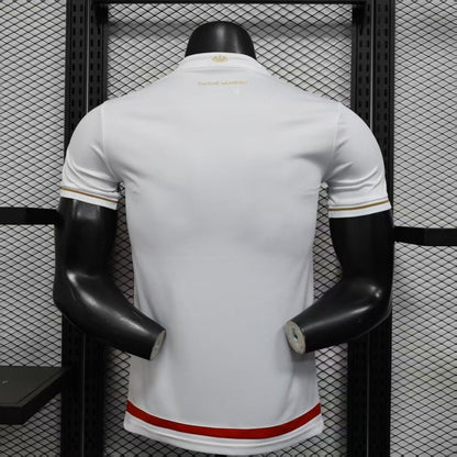 Jugador con camiseta local del Mónaco temporada 25/26