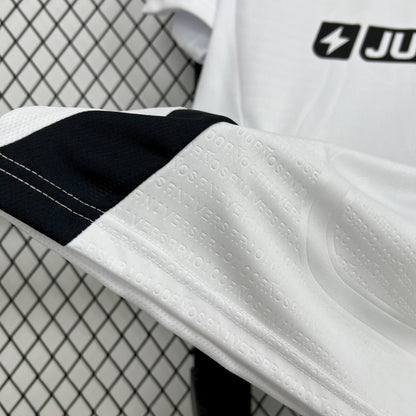 Camiseta local del Colo Colo 2025/26