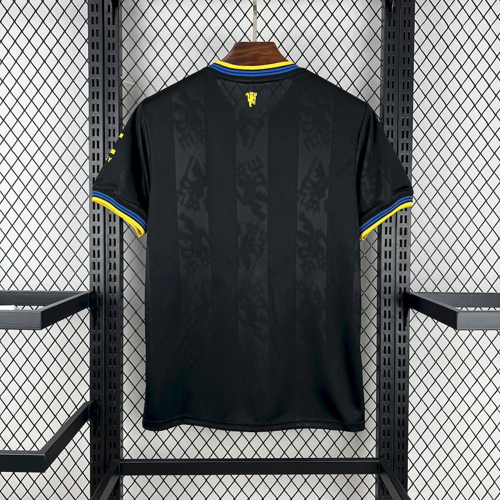 Tercera equipación del Manchester United 2025/26