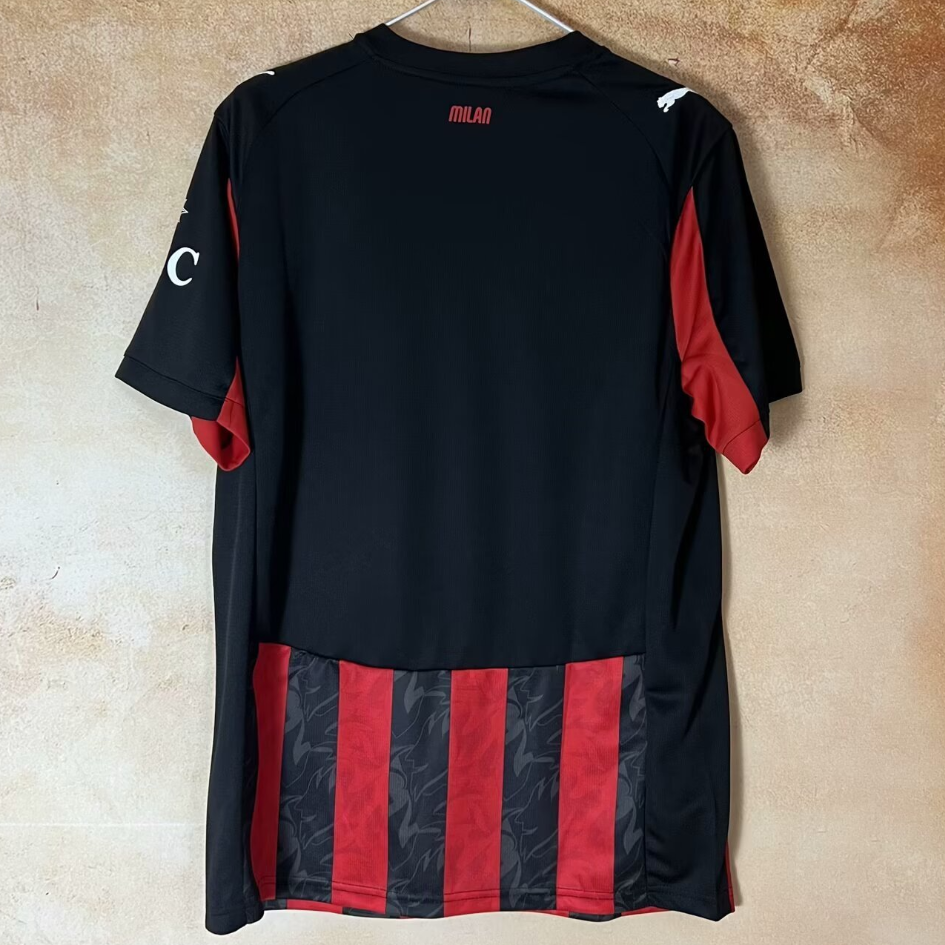Camiseta local del AC Milan 25/26