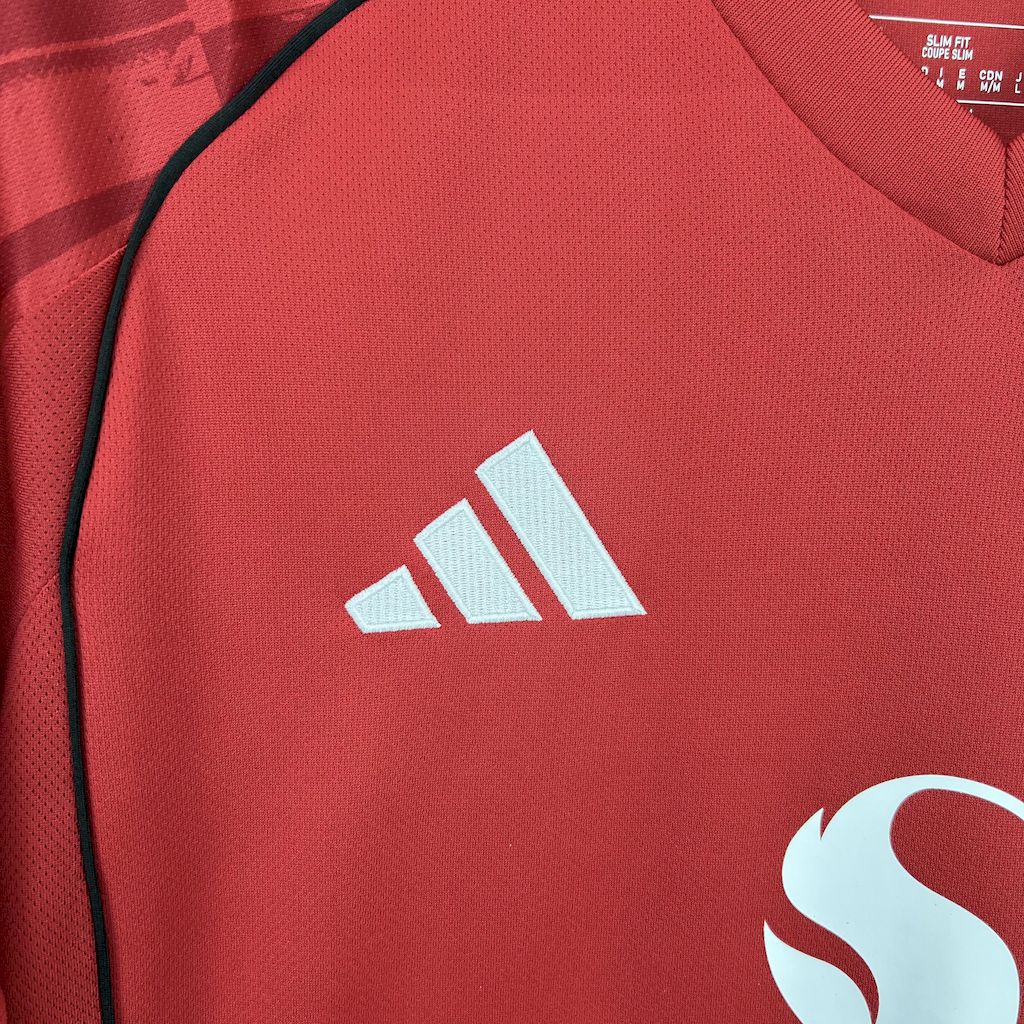 Camiseta local del Manchester United 2025/26