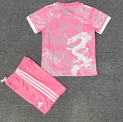 Conjunto infantil del Real Madrid 25/26 Dragón Rosa