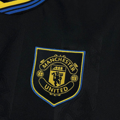 Tercera equipación del Manchester United 2025/26