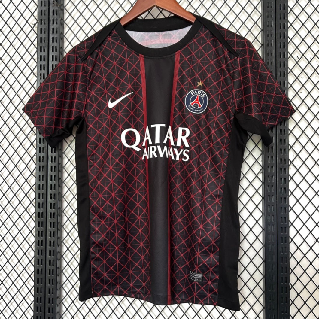 Camiseta roja especial del PSG, temporada 25/26