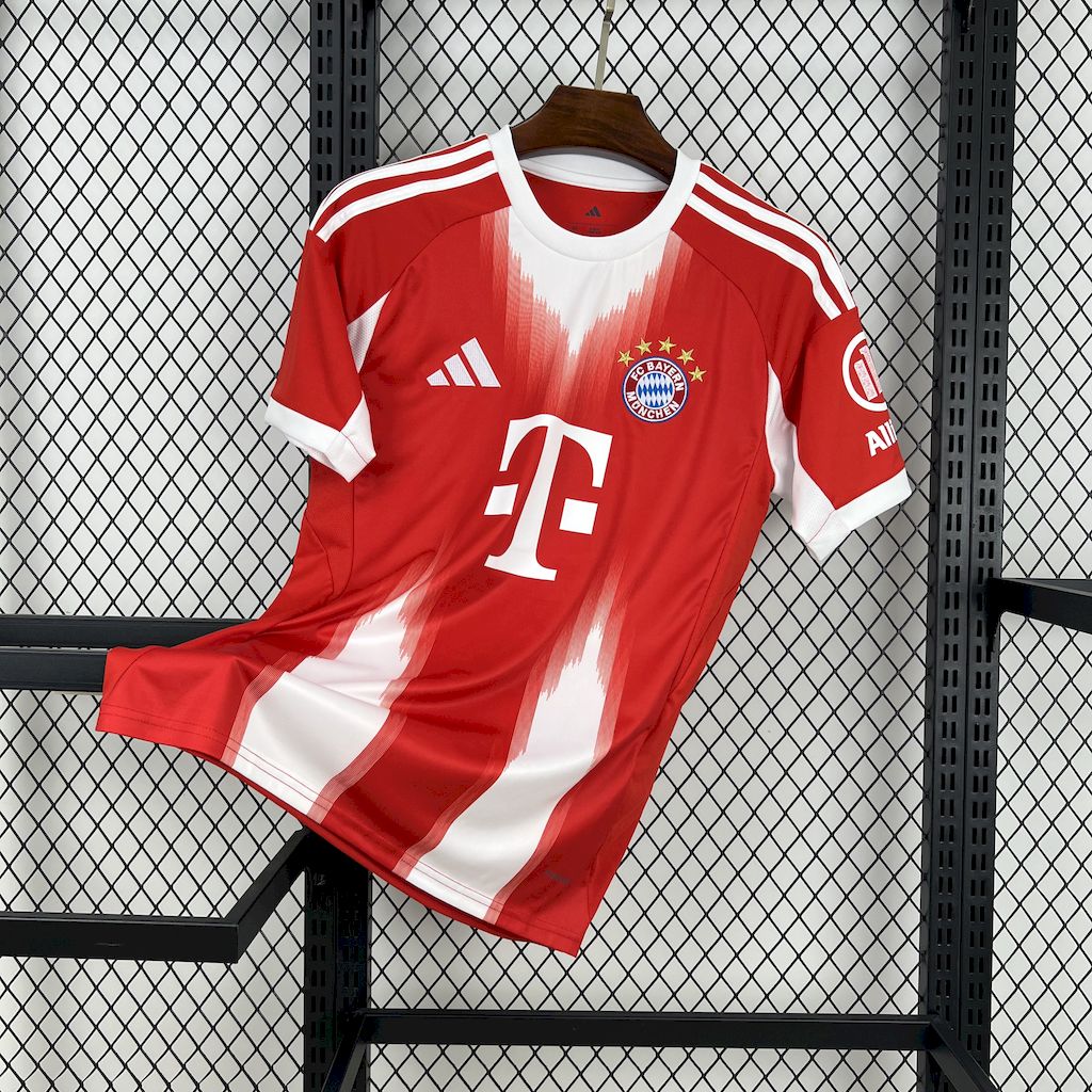 Camiseta local del Bayern de Múnich 2025/26