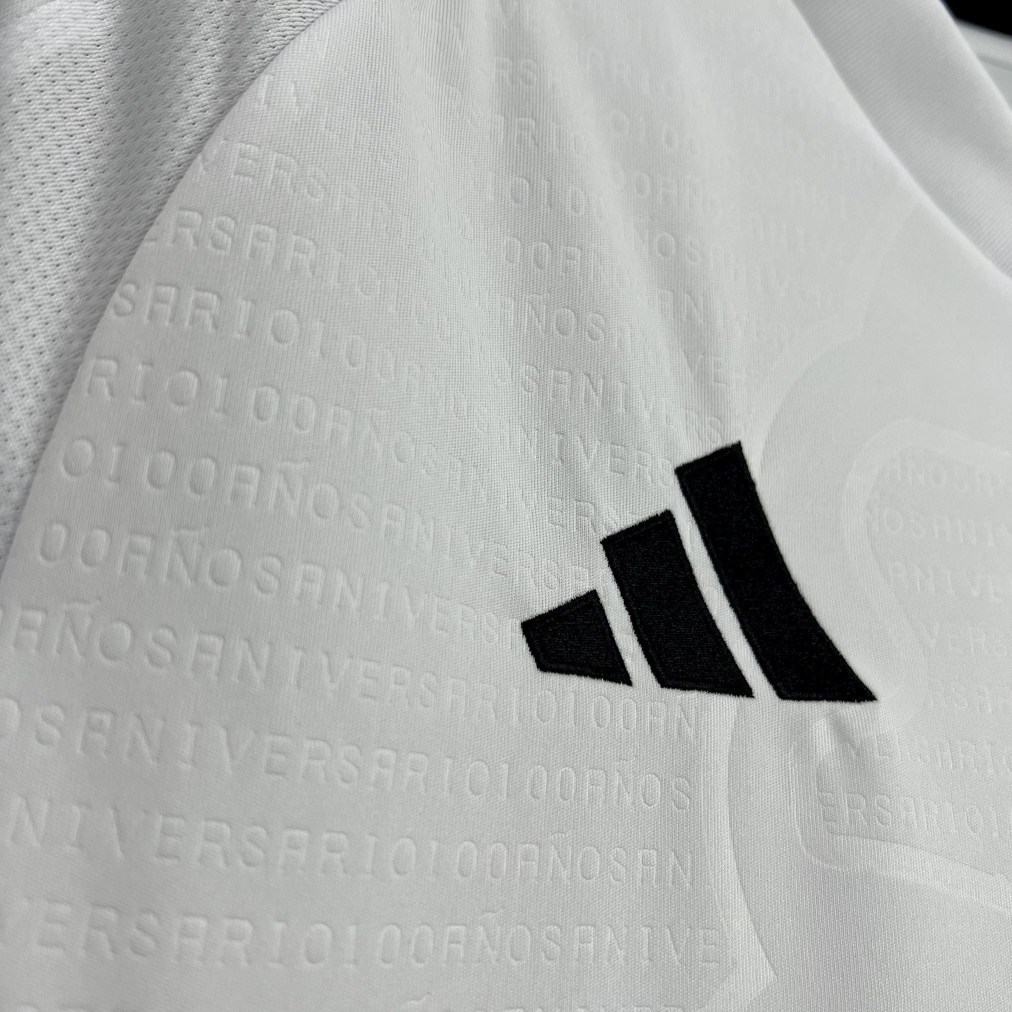 Camiseta local del Colo Colo 2025/26