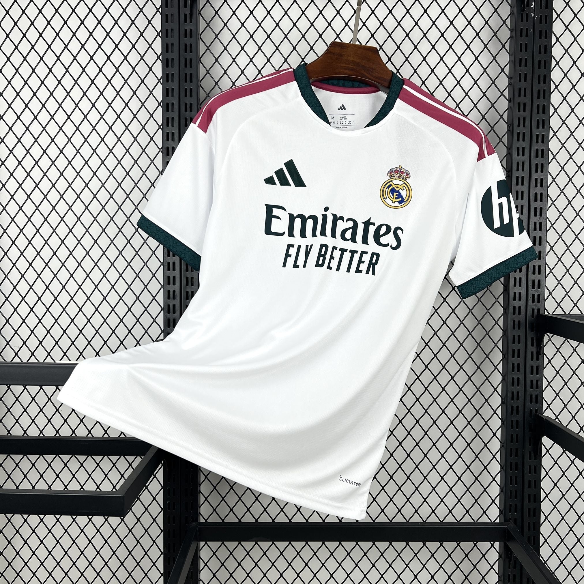 Equipación local del Real Madrid 2026/2027