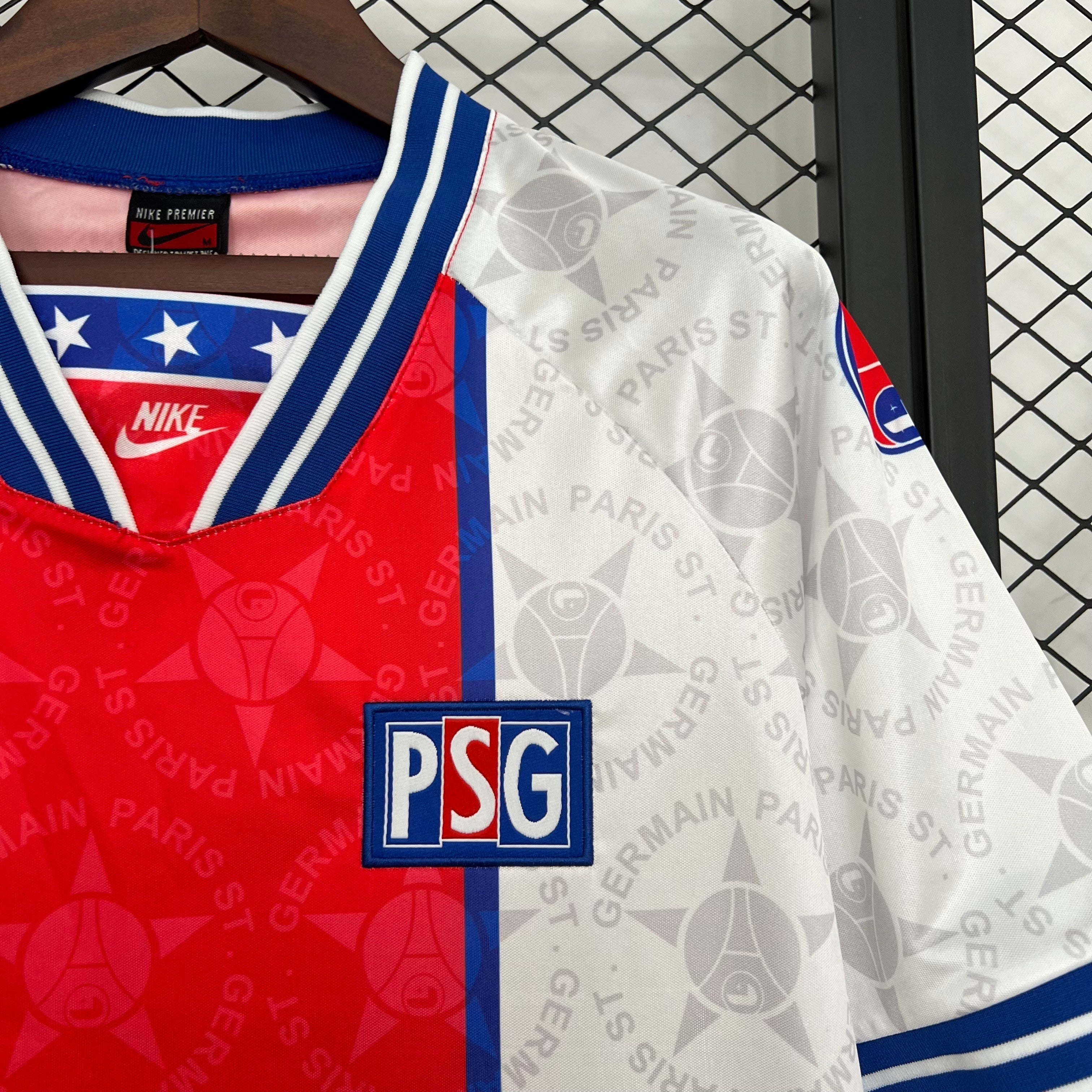 Camiseta retro de visitante del Paris Saint-Germain 1994/95