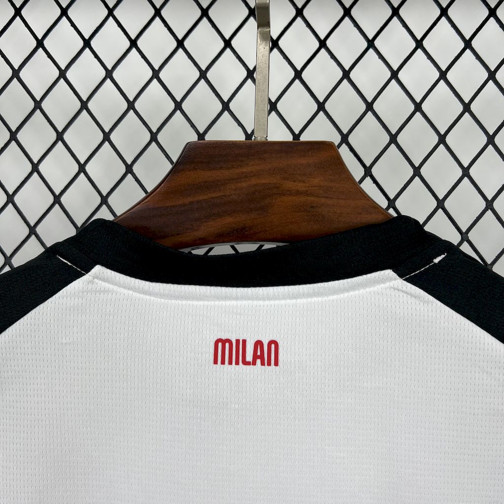 Camiseta de visitante del AC Milan 2025/26