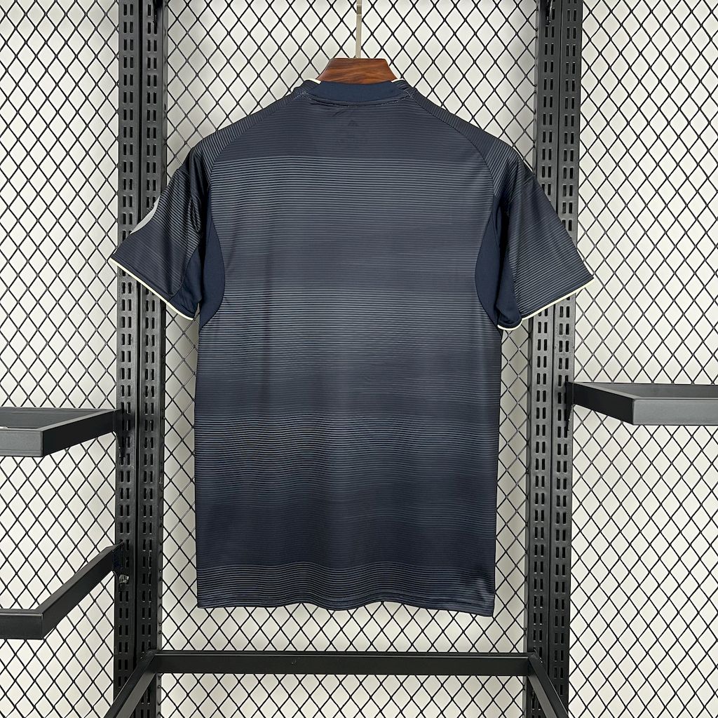 Camiseta visitante del Real Madrid 2025/26
