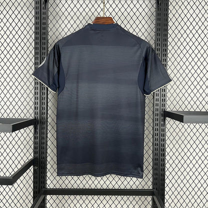 Camiseta visitante del Real Madrid 2025/26
