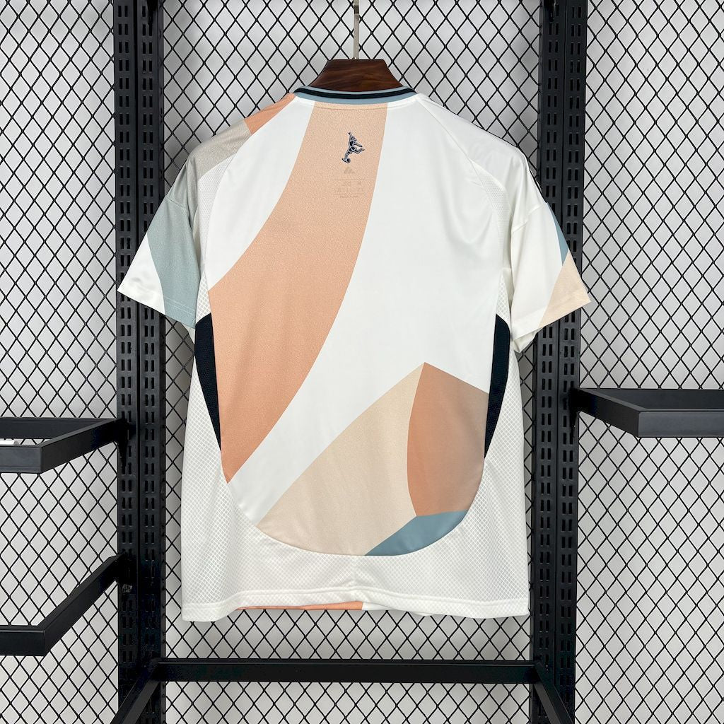 Camiseta de visitante de la Selección Nacional Femenina de España 2025/26