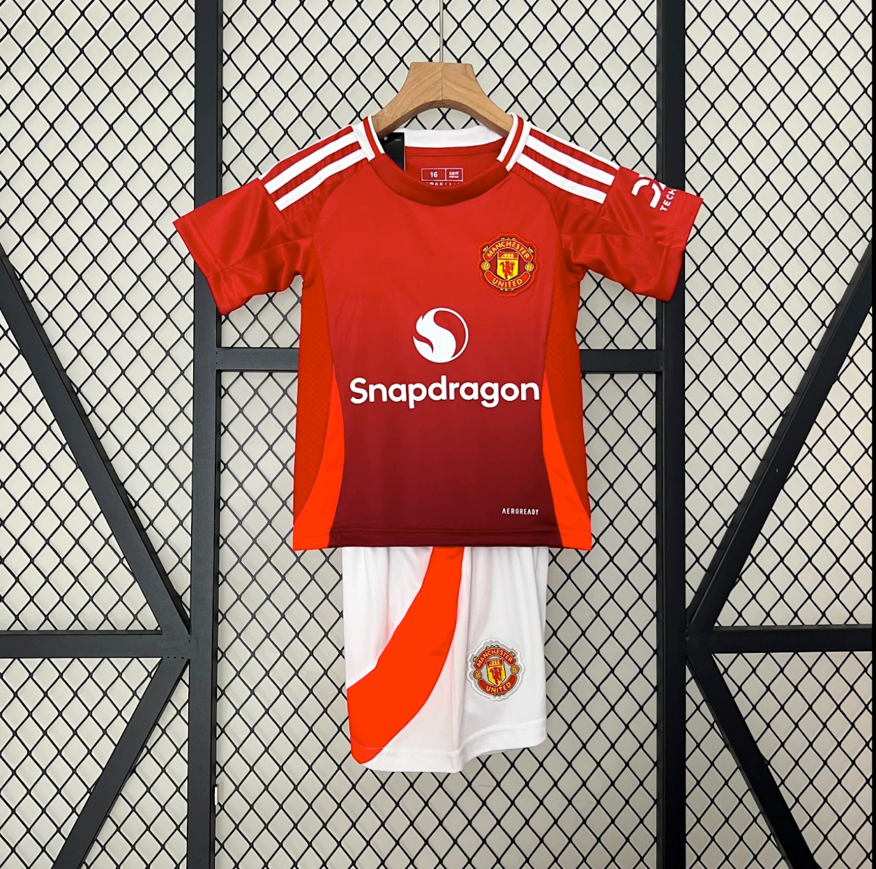 Equipación infantil del Manchester United 24/25
